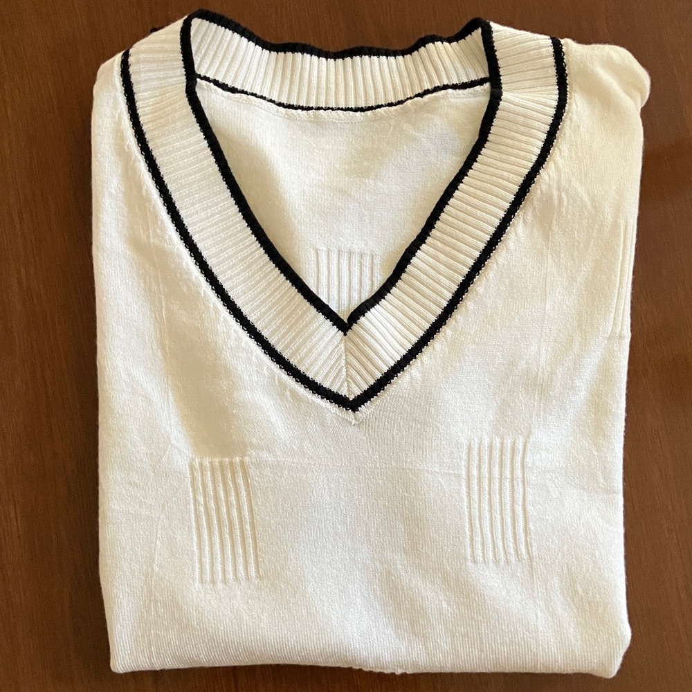 Women’s Short- Sleeve V- neck Sweater